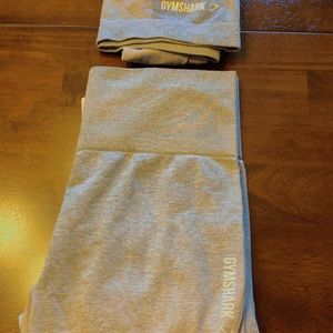 Heather Gray-Pink Gymshark set. Gently used. Lost weight, can’t wear anymore.